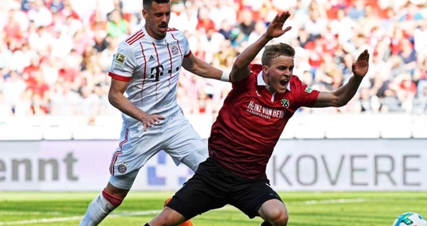 Jugador profesional con coronavirus; Bundesliga, a puerta cerrada