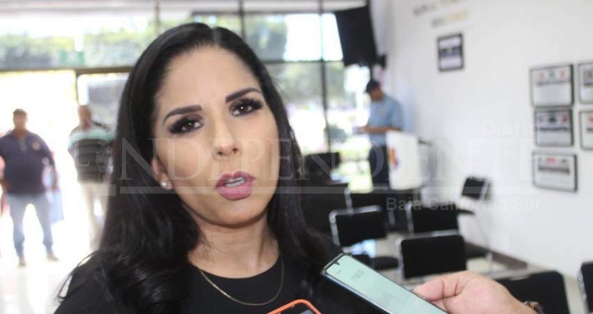 Considera Perla Flores que las acusaciones por su viaje es “violencia digital”; advierte demandará