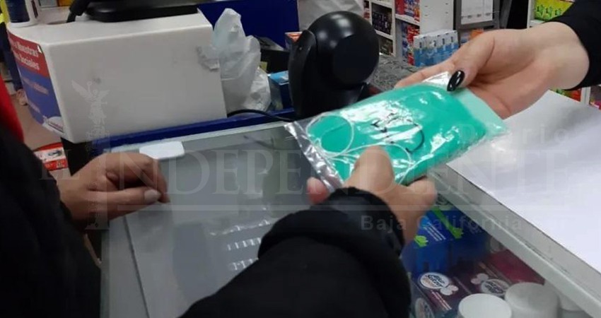 Ante desabasto, cubrebocas aumentan costo de 50 hasta los 850 pesos