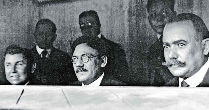 Álvaro Obregón, al desnudo; lanzan libro con 12 textos