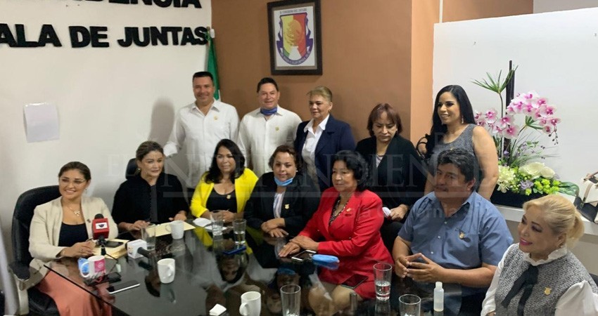 Diputados de oposición toman protesta a 3 suplentes más y entregan pago por sus labores