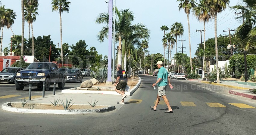 Permanecen aún 2 mil 700 turistas en Los Cabos