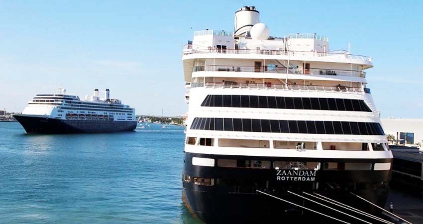 Desembarcan 2 cruceros en EU tras dura travesía