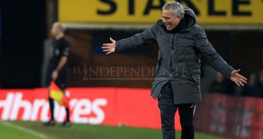 Mourinho admite haber violado las reglas del confinamiento