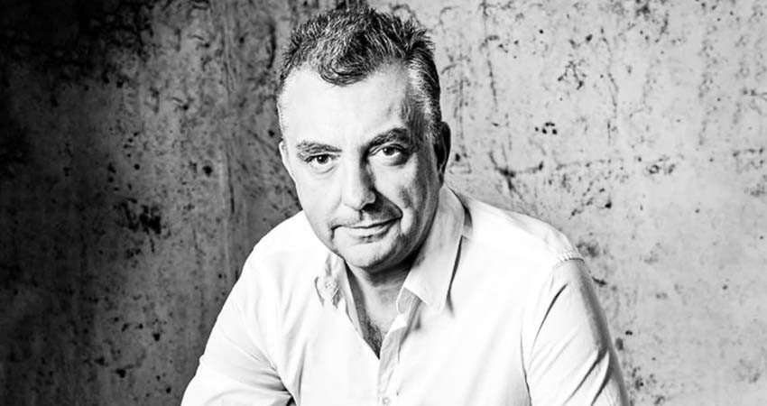 Manuel Vilas apuesta por exorcizar la alegría