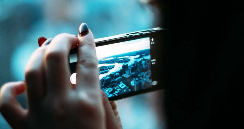 Hábitos que tal vez tienes y que no sabías que dañan tu celular