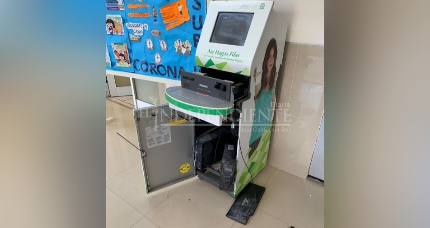 Sorprenden a velador del IMSS intentando robar dentro del hospital y otro negocio