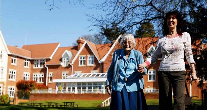 Temen más de 7 mil muertos en asilos del Reino Unido