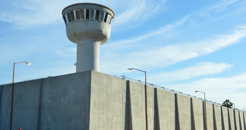 Custodio del Cereso La Paz intentó ingresar droga al penal