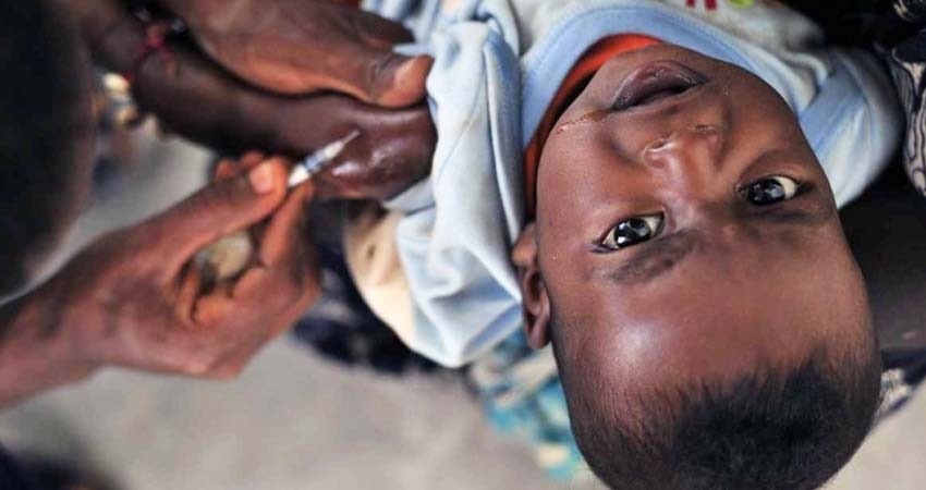 Reino Unido financiará vacunación de niños en todo el mundo