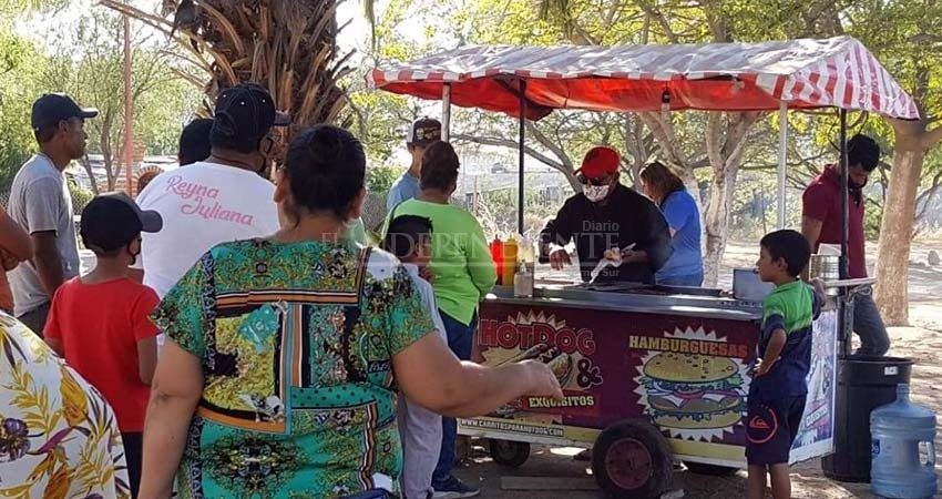Regala hot dogs a la gente  más afectada por contingencia