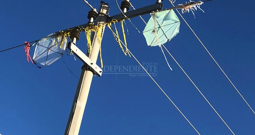 Piden a padres de familia estar atentos para que niños no vuelen “papalotes” cerca de cables de electricidad 
