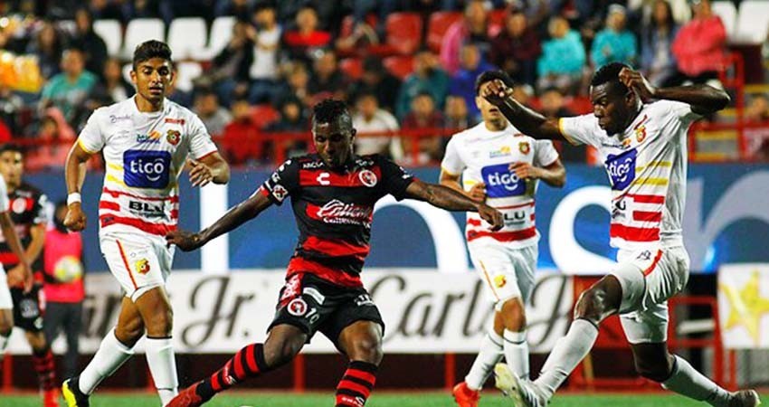 Costa Rica reanuda futbol bajo estrictas medidas sanitarias