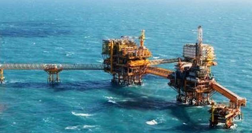 Interceptan a carguero con 451 mil litros de diésel ilegal