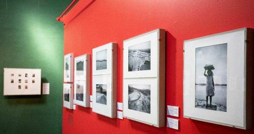 Estamos perdidos en un universo fotográfico, dice la artista Beth Zúñiga