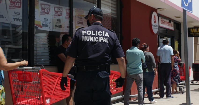 Pese a que BCS está en semáforo rojo por COVID-19, continúan las aglomeraciones