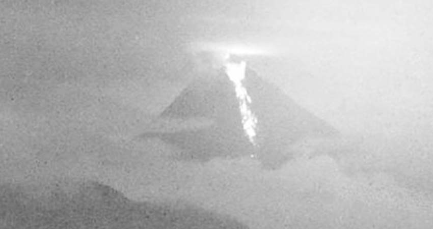 Volcán Sangay entra en erupción; ceniza cae en ciudades