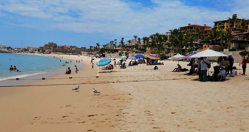 Ambulantes de playas de Los Cabos acatan medidas para evitar contagios de COVID-19