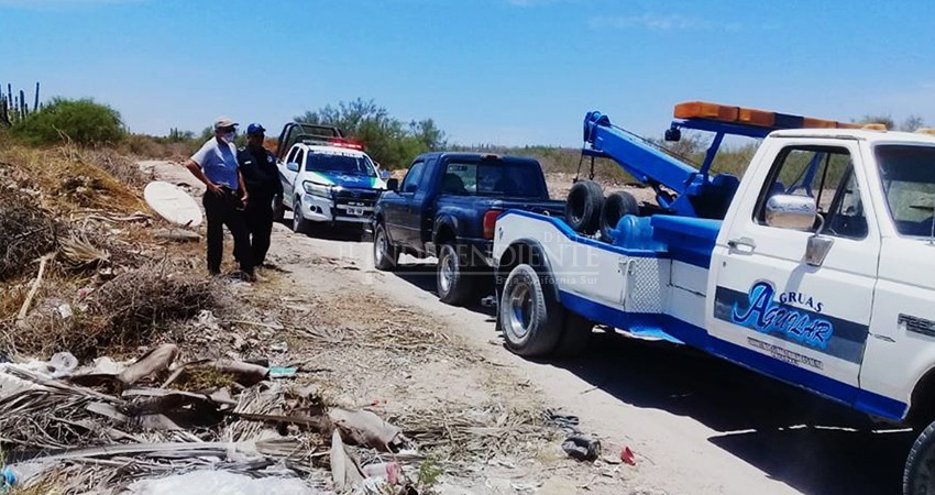 Le retiran Ford Ranger por tirar escombro y basura en el Centenario