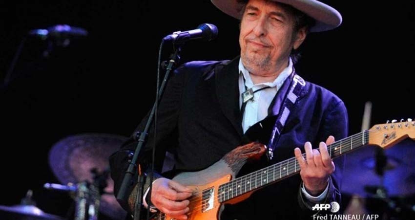 Bob Dylan lanza su primer disco después de ganar el Nobel de Literatura