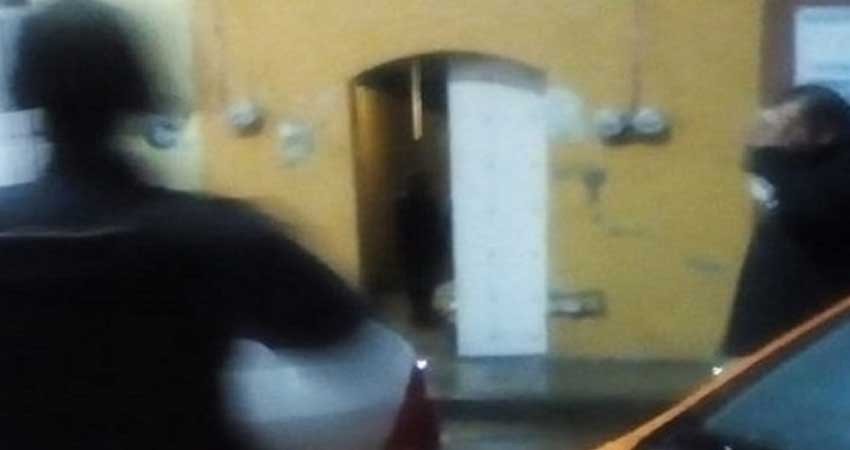 Llama a su familia y confiesa que descuartizó a una persona en el baño