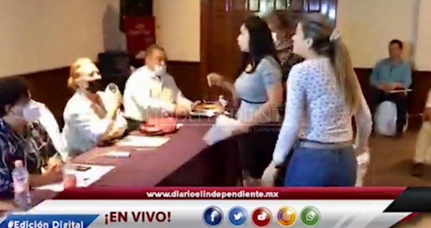 Tremendo pleito físico y verbal entre los legisladores de BCS tras intentar sesionar