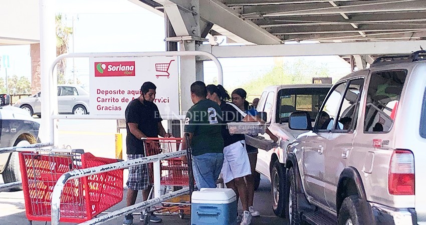 Continúan calles y estacionamientos con presencia de ambulantes