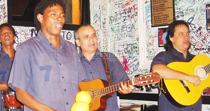 Riesgo sanitario, el acceso de músicos a comercios de la zona turística