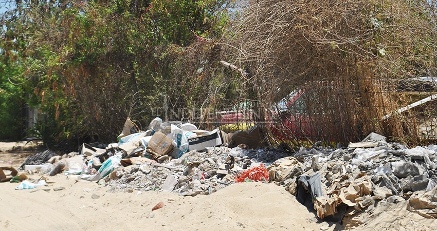 Burlan sanciones de hasta 40 mil pesos y continúan arrojando escombro en cauces de arroyos 