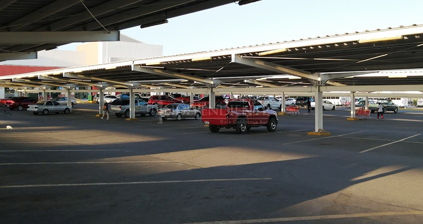 Libres y sin revisión franeleros y ambulantes en Los Cabos