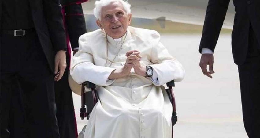 El Vaticano minimiza gravedad de Benedicto XVI