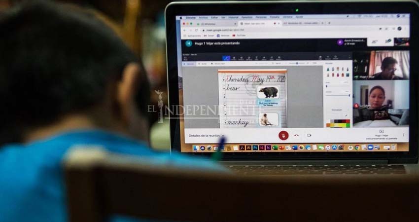 “No somos profesores”: padres de familia ante el regreso a clases virtual