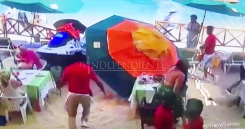 Moto acuática arrolla a mujer en playa El Médano de CSL