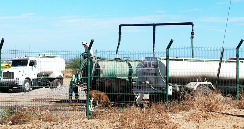 Confirman “Huachicol” de agua en La Paz; pipas rellenan agua de pozo agrícola para uso doméstico