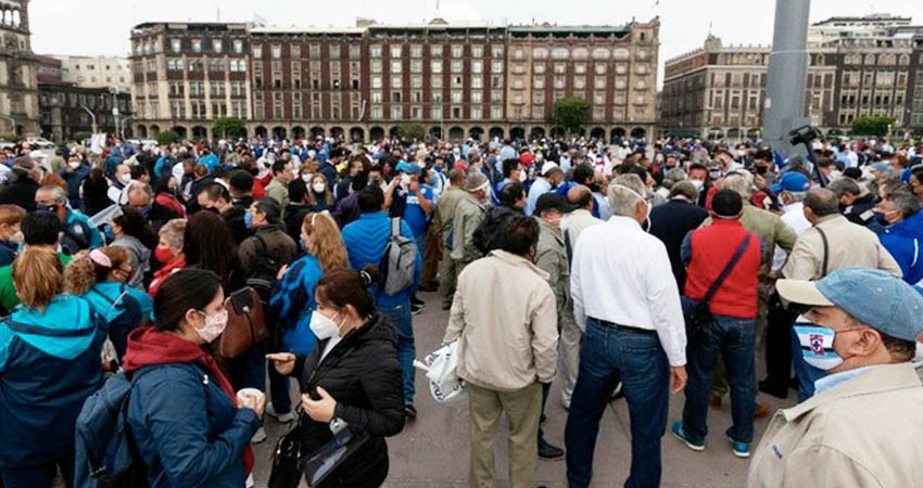 Afuera de Palacio Nacional grupos afines a 'Billy' piden "legalidad"