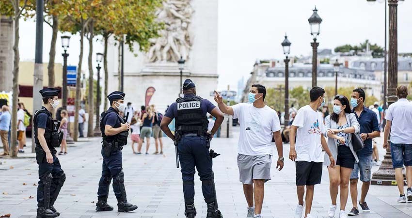 Francia vigila al máximo el uso de cubrebocas
