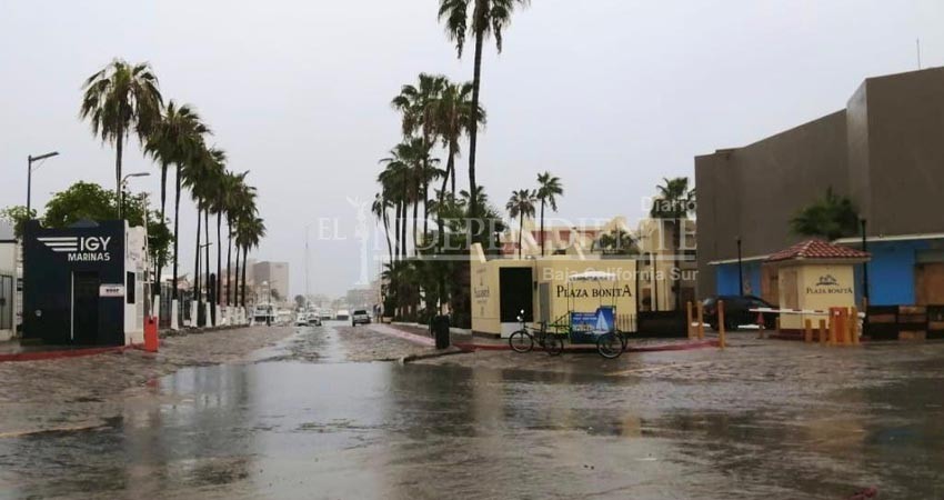 En alerta roja Baja California Sur por huracán Genevieve
