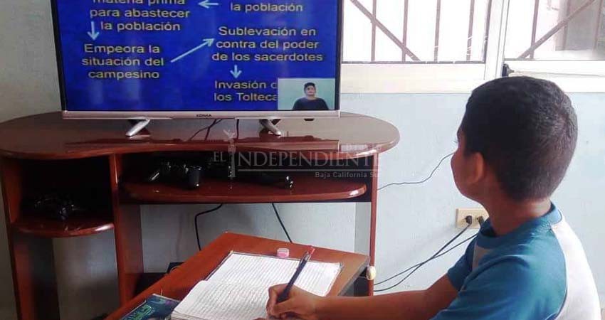 Control remoto: Profesoras sudcalifornianas opinan sobre su papel en la educación televisada