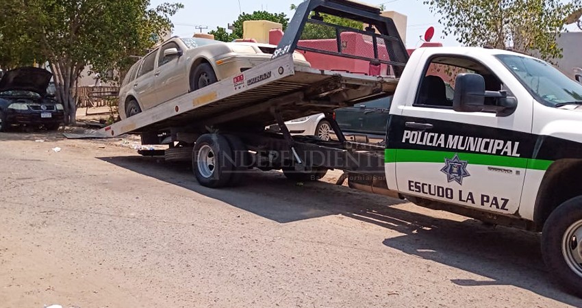 “Cientos de vehículos y objetos son removidos de vialidades paceñas”: Movilidad