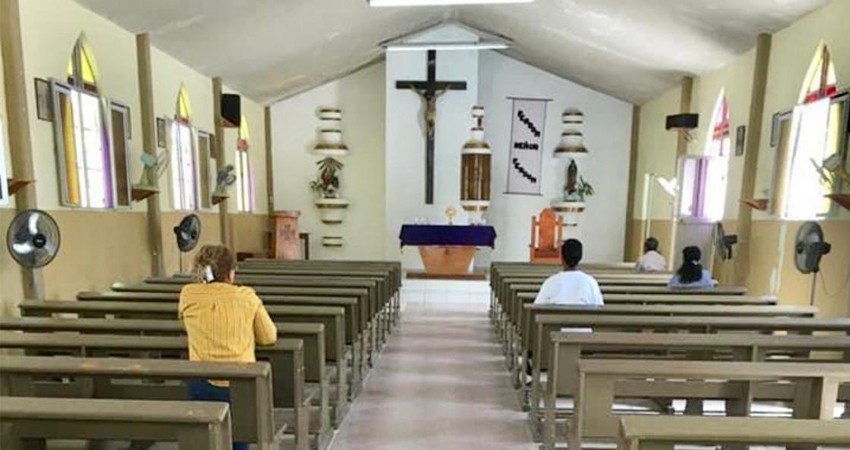 Presenta iglesia católica reglas para poder asistir a misa