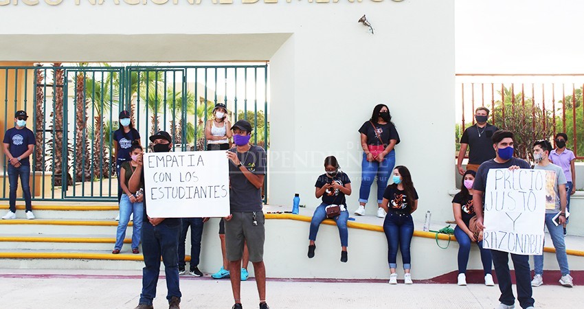 Estudiantes del ITES inconformes por los supuestos apoyos económicos que les otorgará la institución