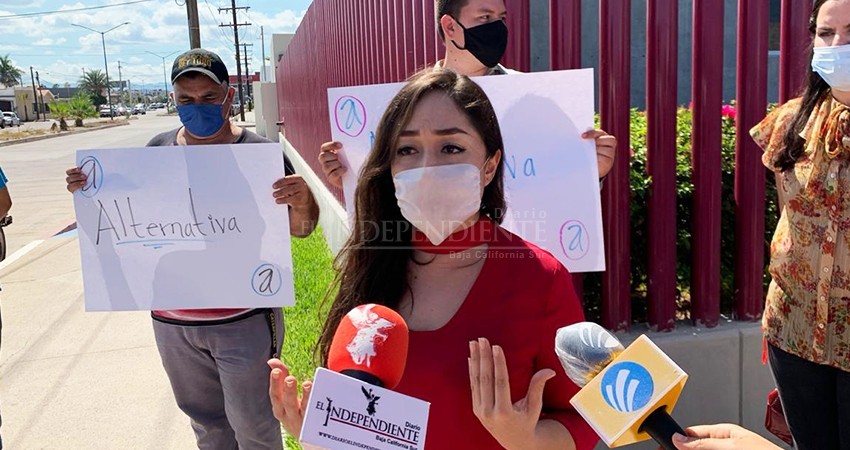 Fundación Alternativa protesta afuera del INE: se quedó sin registro como partido