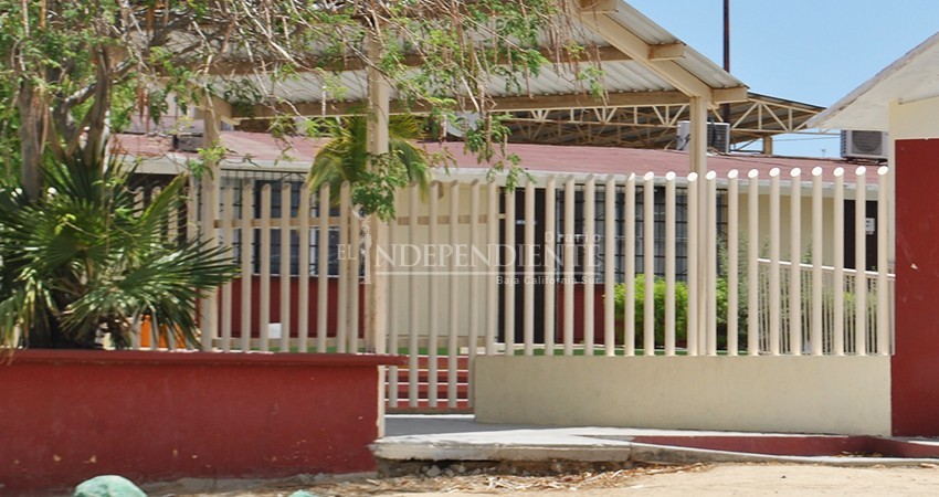 Escuelas particulares retienen documentos ante dificultad de papás en pagos o convenios por colegiaturas 