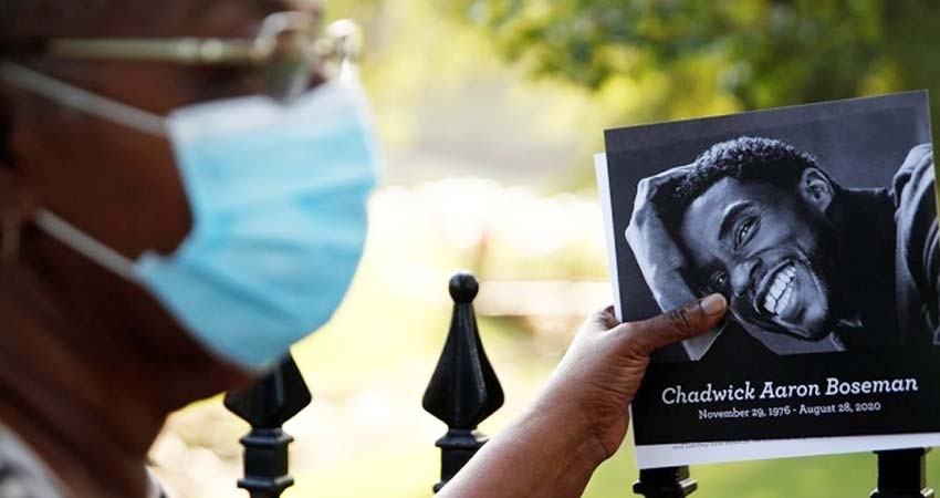 Chadwick Boseman descansa cerca de su ciudad natal en Carolina del Sur