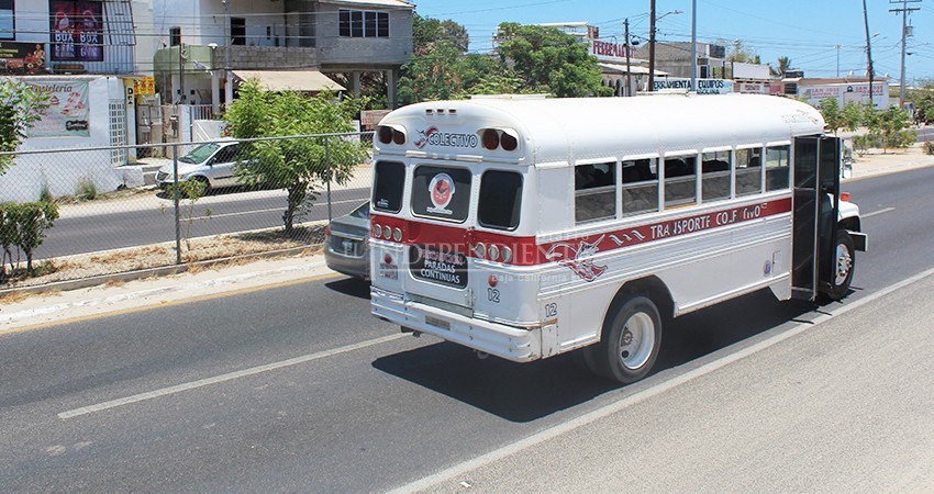 Pandemia, crisis económica y falta de rutas golpean al transporte público