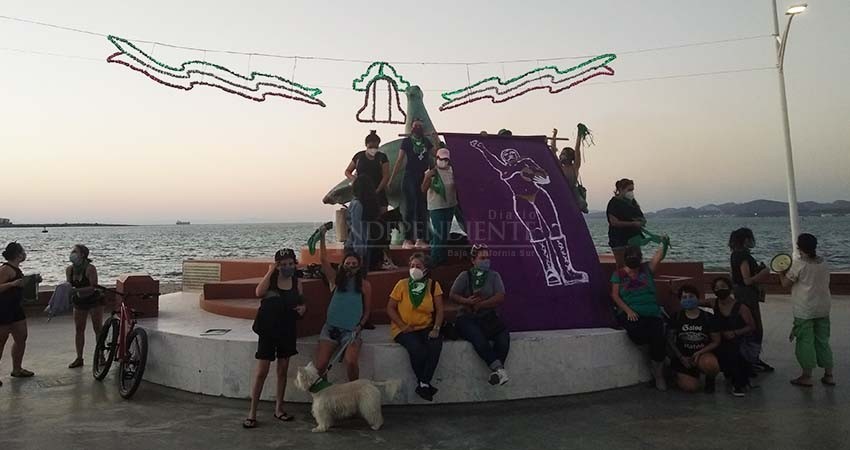 Paceñas se manifiestan a favor del aborto libre y seguro