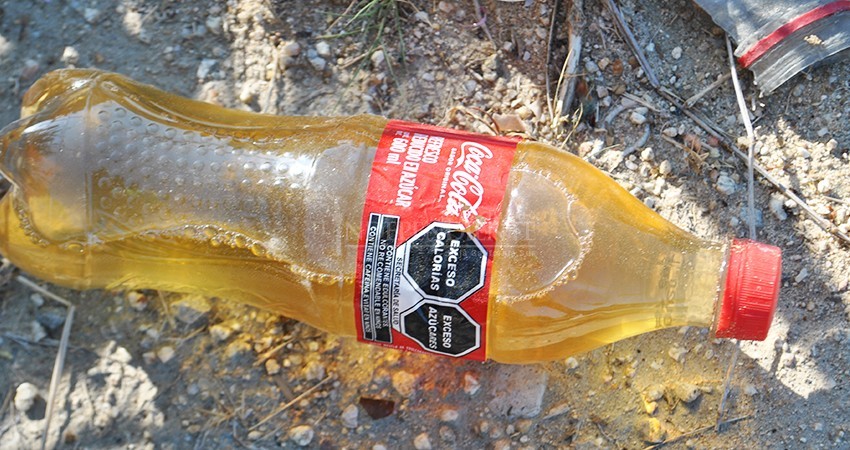 Chóferes de transporte usan la calle como baño público, acusan colonos de Costa Dorada