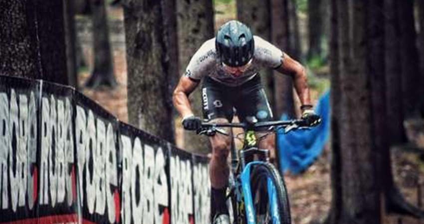 El ciclomontañista Gerardo Ulloa hace historia en la Copa del Mundo