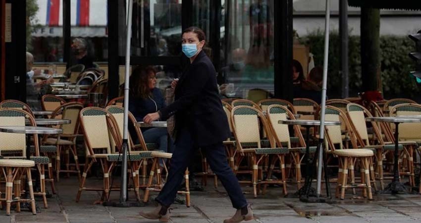 París cierra cafés y bares para contener pandemia