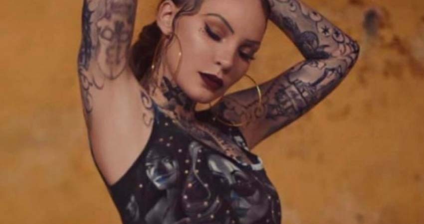 Exnovio de Belinda asegura que ella quería que se tatuara